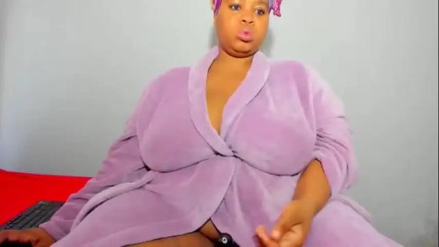 Image 6 of thickleeyanax Stream on Chaturbate on 1 month ago