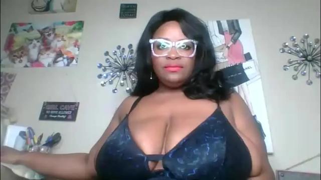 Image 2 of thickybreast Stream on Chaturbate on 7 hours ago