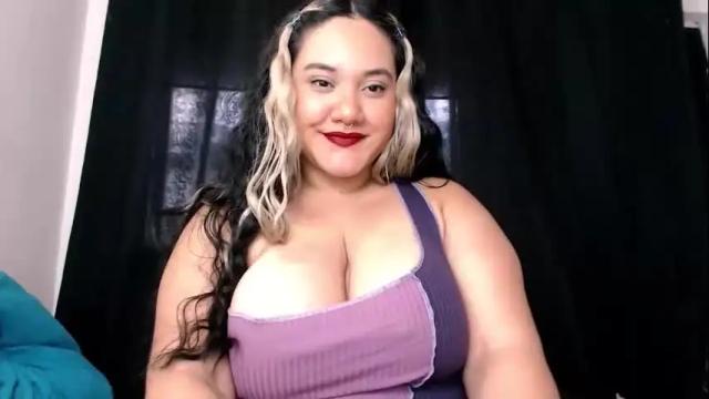 Image 2 of thina_9212 Stream on Chaturbate on 26 days ago
