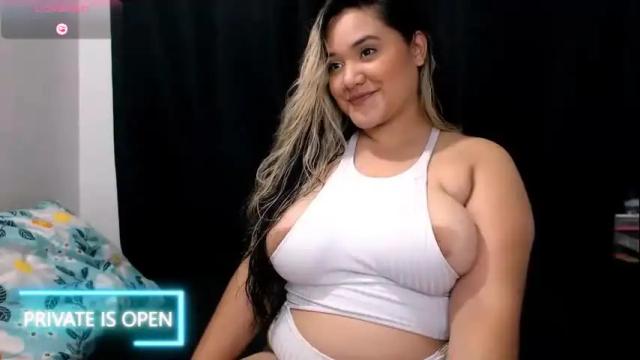 Image 3 of thina_9212 Stream on Chaturbate on 3 days ago
