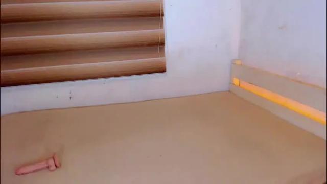 Image 4 of thinkoflaura Stream on Chaturbate on 2 months ago