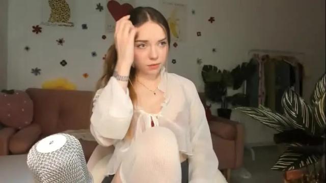 Image 2 of thisisamelia Stream on Chaturbate on 7 months ago