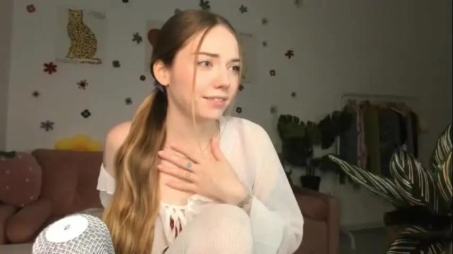 Image 3 of thisisamelia Stream on Chaturbate on 7 months ago