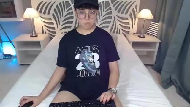 Image 2 of thomascooper666 Stream on Chaturbate on 21 months ago