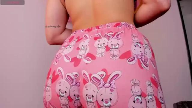 Image 10 of tiago_hannah Stream on Chaturbate on 29 days ago