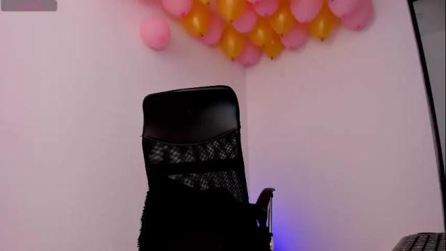 Image 3 of tiago_hannah Stream on Chaturbate on 29 days ago