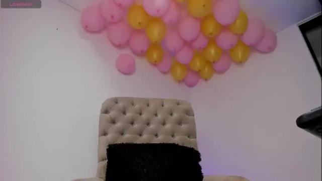 Image 12 of tiago_hannah Stream on Chaturbate on 17 days ago