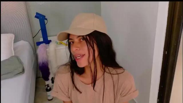 Image 2 of tiana_cinnamon Stream on Chaturbate on 1 month ago