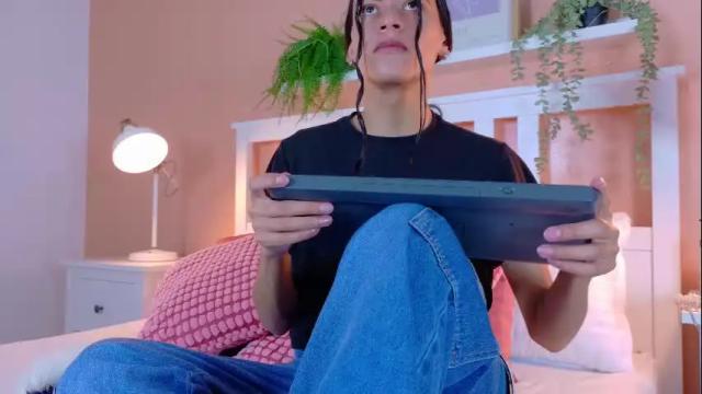 Image 2 of tiana_cinnamon Stream on Chaturbate on 26 days ago