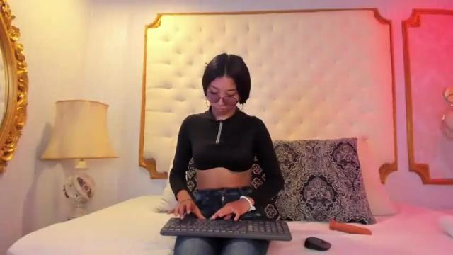 Image 2 of tiana_joones Stream on Chaturbate on 17 months ago