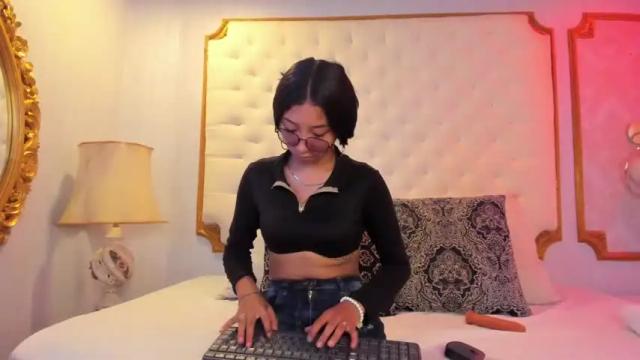 Image 3 of tiana_joones Stream on Chaturbate on 17 months ago