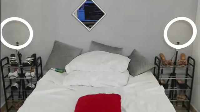 Image 2 of tiara_mature Stream on Chaturbate on 2 months ago