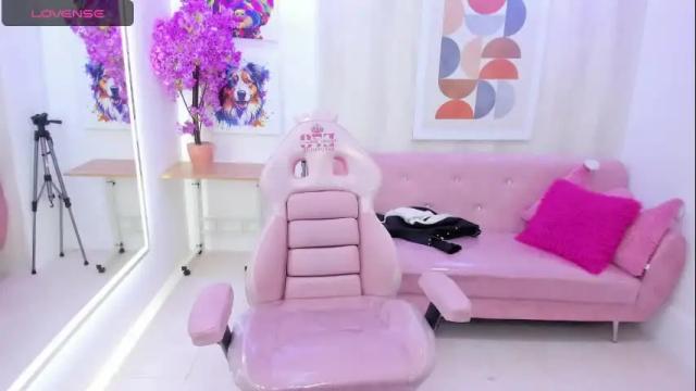 Image 2 of tiara_r Stream on Chaturbate on 18 days ago