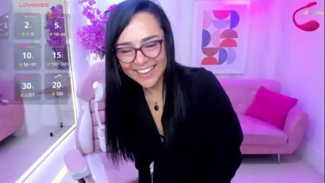 Image 2 of tiara_r Stream on Chaturbate on 2 months ago