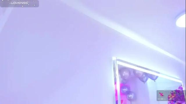 Image 2 of tiara_r Stream on Chaturbate on 1 month ago