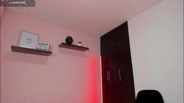 Image 11 of tifanyhills Stream on Chaturbate on 5 days ago