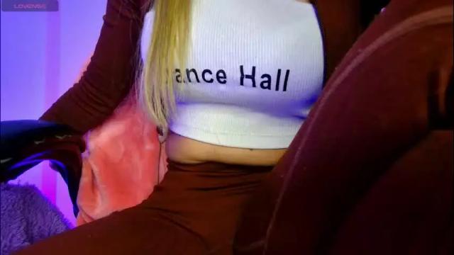 Image 2 of tiffany_bela Stream on Chaturbate on 2 months ago