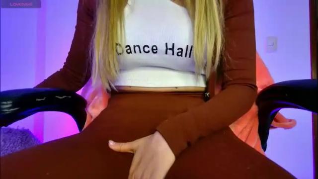 Image 4 of tiffany_bela Stream on Chaturbate on 2 months ago