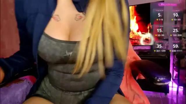 Image 4 of tiffany_bela Stream on Chaturbate on 2 months ago