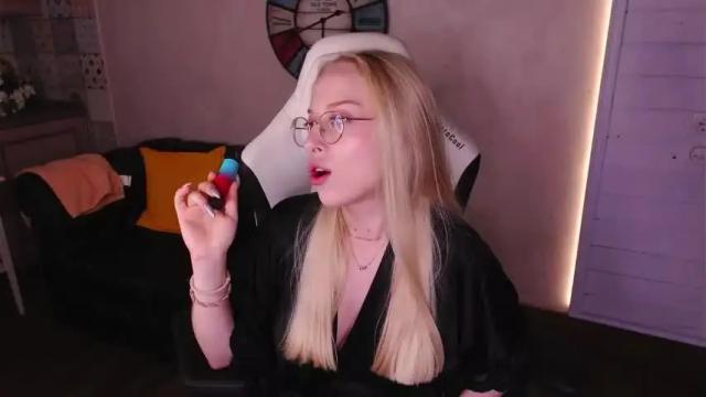 Image 12 of tiffany_blonde Stream on Chaturbate on 19 months ago