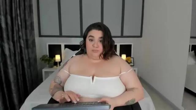Image 4 of tiffany_laurens Stream on Chaturbate on 14 months ago