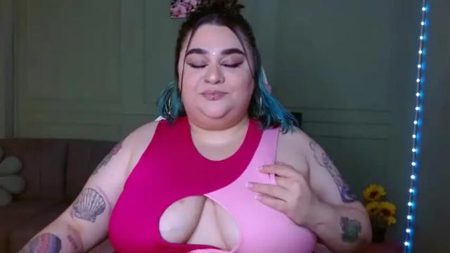 Image 4 of tiffany_laurens Stream on Chaturbate on 12 months ago