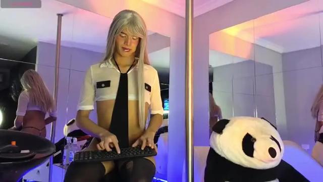 Image 6 of tiffany_martinexx Stream on Chaturbate on 13 months ago