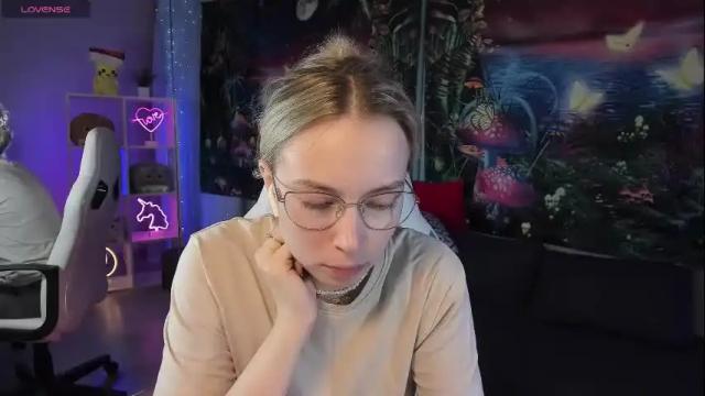 Image 4 of tiffanybatson Stream on Chaturbate on 1 month ago