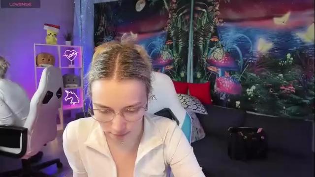 Image 3 of tiffanybatson Stream on Chaturbate on 29 days ago
