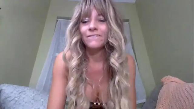 Image 2 of tiffanydove Stream on Chaturbate on 16 months ago
