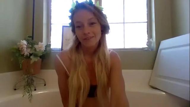 Image 2 of tiffanydove Stream on Chaturbate on 14 months ago