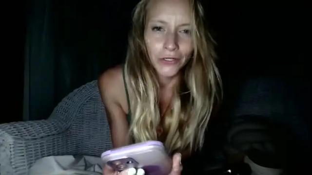 Image 4 of tiffanydove Stream on Chaturbate on 3 days ago