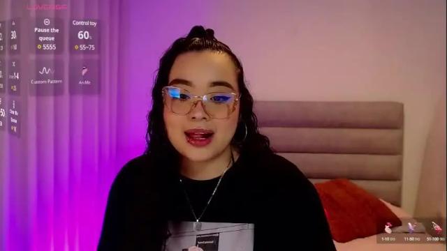 Image 7 of tiffanygiil Stream on Chaturbate on 1 month ago