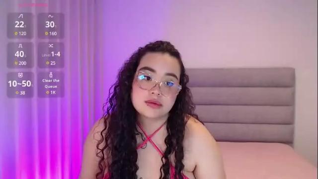 Image 3 of tiffanygiil Stream on Chaturbate on 1 month ago