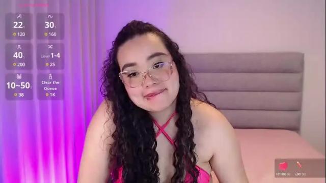 Image 4 of tiffanygiil Stream on Chaturbate on 1 month ago