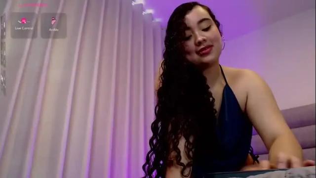 Image 12 of tiffanygiil Stream on Chaturbate on 7 days ago
