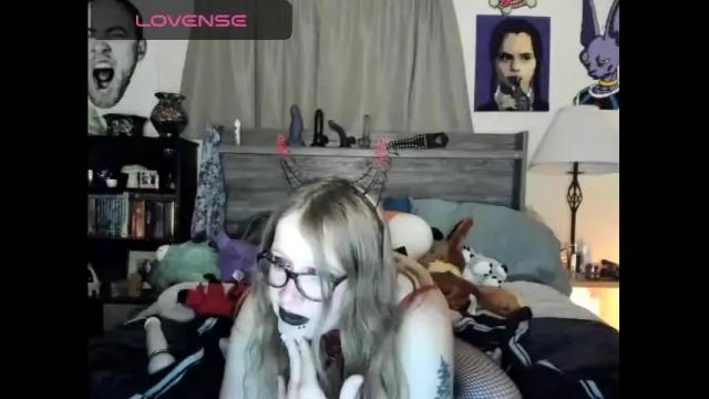 Image 11 of tigbiddygothbitch Stream on Chaturbate on 17 months ago