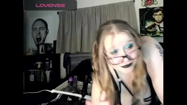 Image 4 of tigbiddygothbitch Stream on Chaturbate on 12 months ago