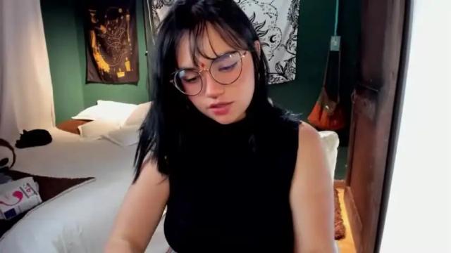 Image 11 of tigerlily__1 Stream on Chaturbate on 24 months ago