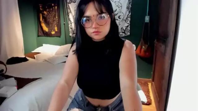 Image 2 of tigerlily__1 Stream on Chaturbate on 24 months ago