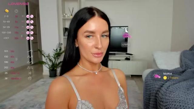 Image 8 of tina__bestie Stream on Chaturbate on 14 months ago