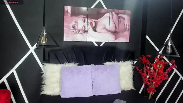 Image 3 of tina_noa Stream on Chaturbate on 1 month ago