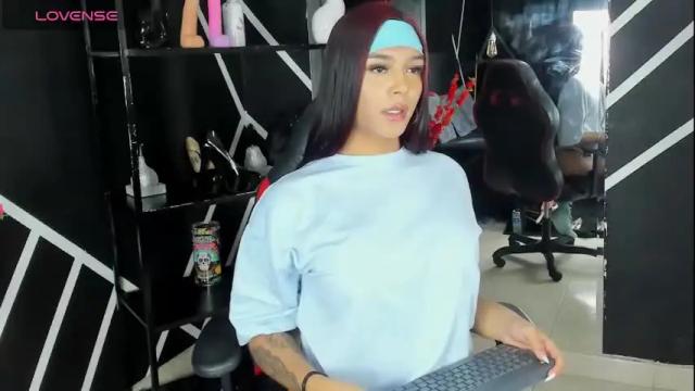 Image 3 of tina_noa Stream on Chaturbate on 17 days ago