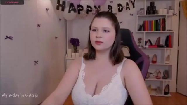 Image 8 of tinaangelll Stream on Chaturbate on 14 months ago