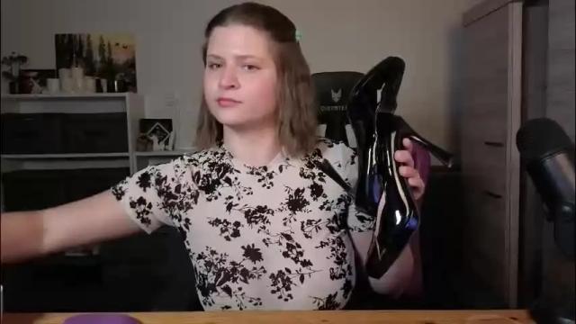 Image 6 of tinaangelll Stream on Chaturbate on 1 month ago