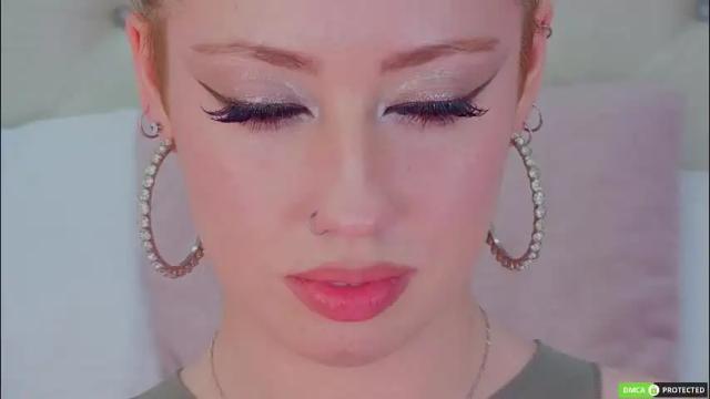 Image 7 of tinabrook Stream on Chaturbate on 10 days ago