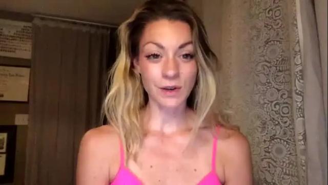 Image 7 of tinacolby Stream on Chaturbate on 19 months ago