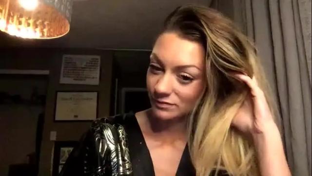 Image 2 of tinacolby Stream on Chaturbate on 17 months ago