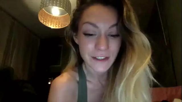 Image 6 of tinacolby Stream on Chaturbate on 16 months ago