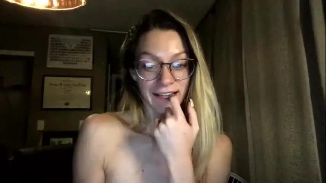Image 12 of tinacolby Stream on Chaturbate on 16 months ago